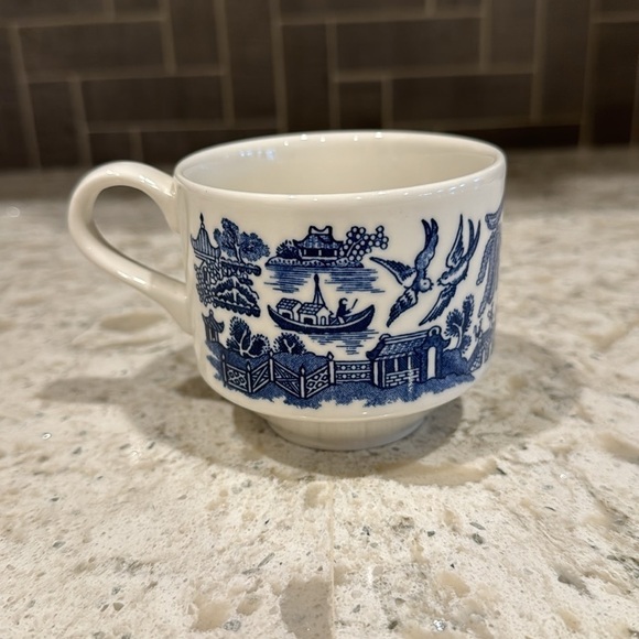 VINTAGE 1900’s~BLUE WILLOW~CHINOISERIE~3 CUPS & 4 SAUCERS~CHURCHILL ENGLAND~G23 - Picture 7 of 13